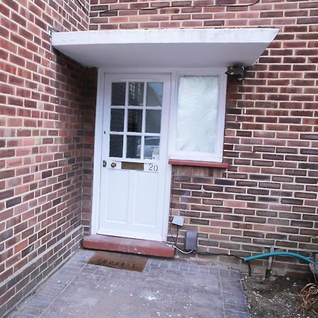 Lovely Apartment With Free Parking On Premises. London Exterior foto