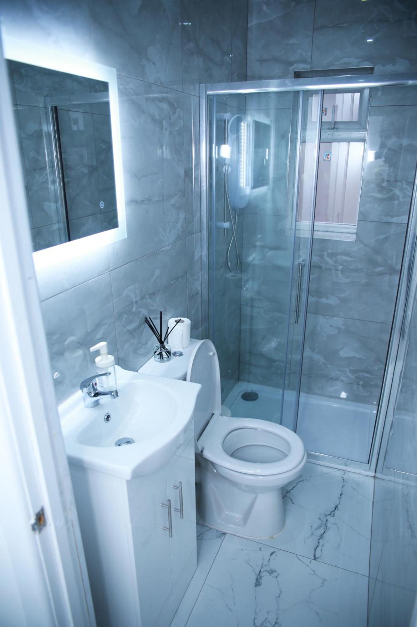 Lovely Apartment With Free Parking On Premises. London Exterior foto